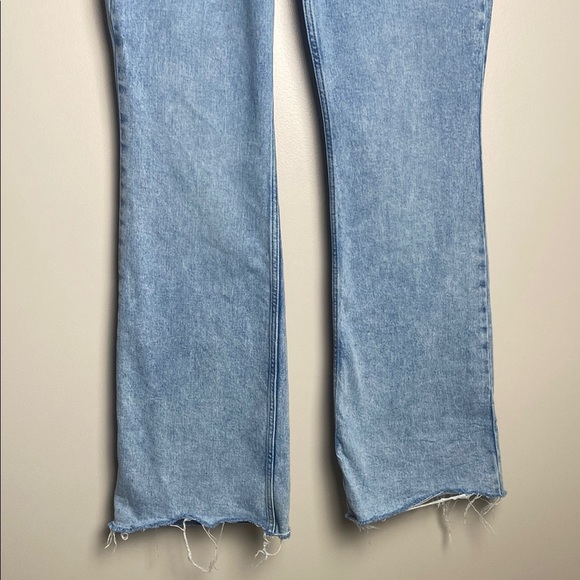Old Navy Higher High Rise Nicky Flare Jean Raw Edge Hem Light wash Size 8 - Picture 3 of 15